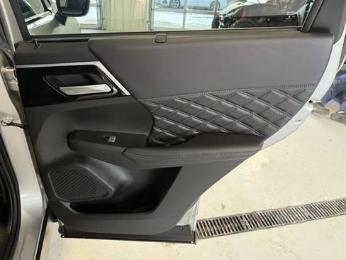 Used 2025 Mitsubishi Outlander SEL image 24