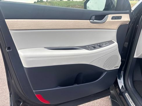 Used 2024 Hyundai Palisade Limited FWD image 12