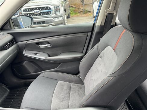 Used 2023 Nissan Sentra SR w/ Electronics Package FWD image 23