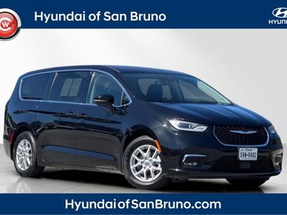 Used 2023 Chrysler Pacifica Touring-L