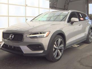 Used 2025 Volvo V60 B5 Cross Country Plus AWD/4WD video 1