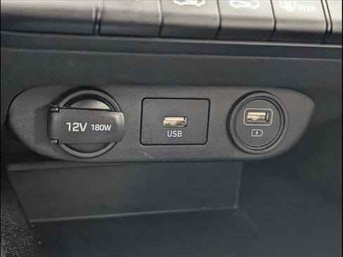 Used 2023 Hyundai Elantra SE image 15