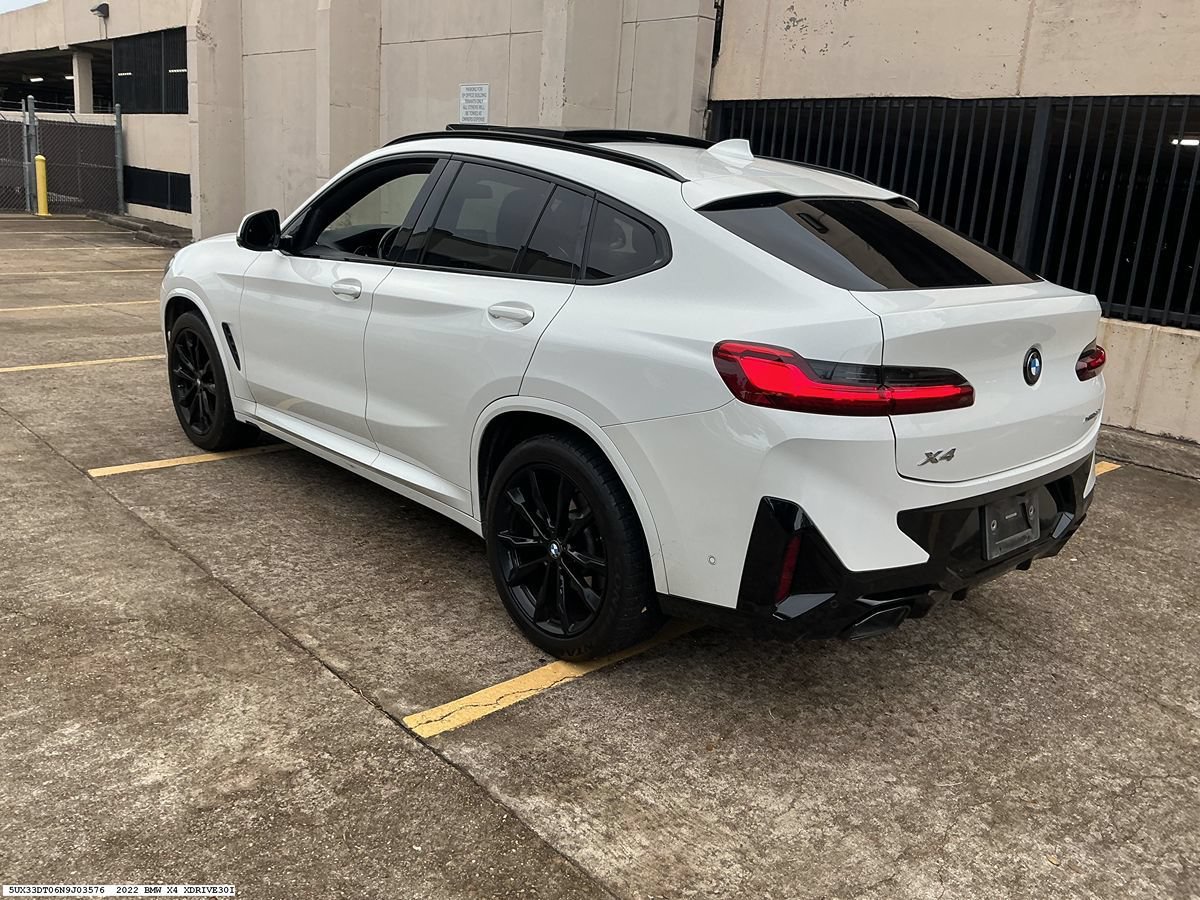 Used 2022 BMW X4 xDrive30i w/ M Sport Package AWD/4WD image 4
