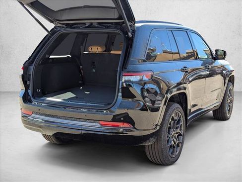 New 2026 Jeep Grand Cherokee Summit image 2