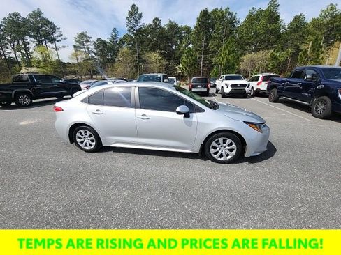 Used 2025 Toyota Corolla LE image 17