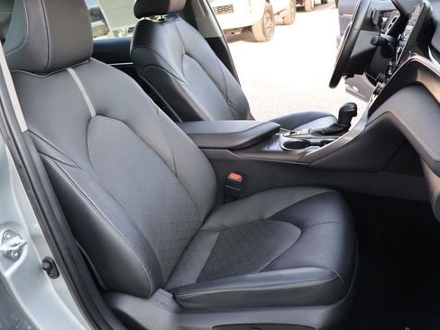 Used 2022 Toyota Camry XSE FWD image 18