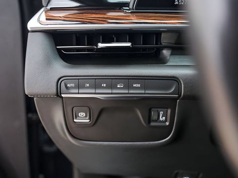 Used 2021 Cadillac Escalade Luxury AWD/4WD image 15