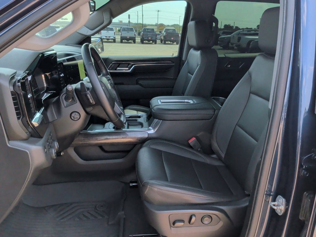Used 2022 Chevrolet Silverado 1500 LTZ AWD/4WD image 13