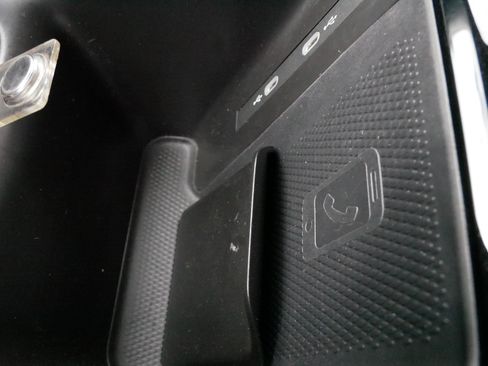 Certified 2025 Volkswagen ID.4 Pro AWD/4WD image 29