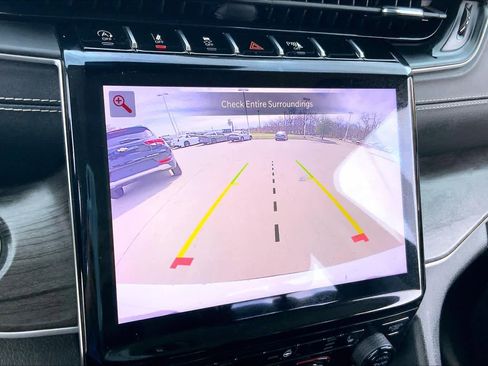 Used 2023 Jeep Grand Cherokee L Limited w/ Black Appearance Package image 27