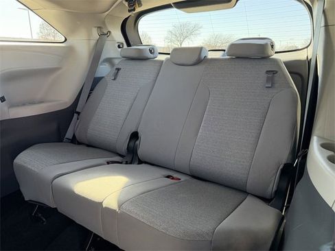 Certified 2024 Toyota Sienna LE image 27