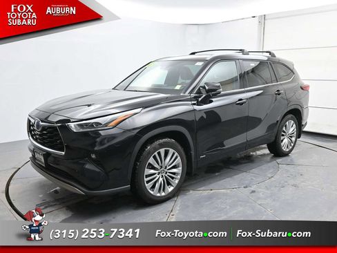 Used 2023 Toyota Highlander Platinum image 2