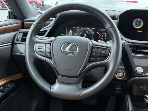 Used 2025 Lexus ES 300h w/ Premium Package image 9