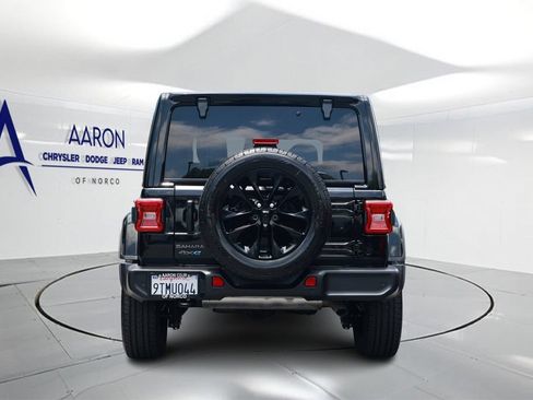 Used 2025 Jeep Wrangler Unlimited Sahara w/ Safety Group AWD/4WD image 3