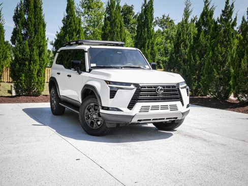 Used 2024 Lexus GX 550 AWD/4WD image 2
