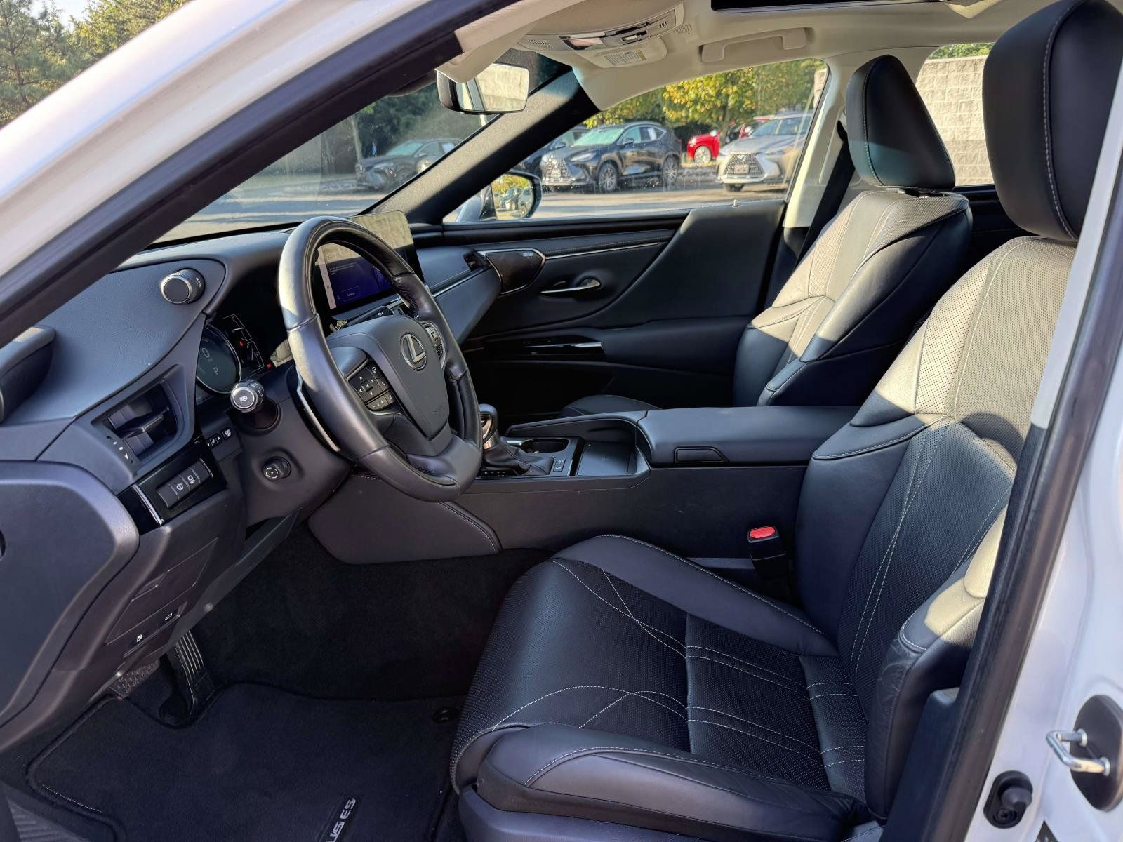 Used 2024 Lexus ES 300h Ultra Luxury w/ Accessory Package (Z2) FWD image 13