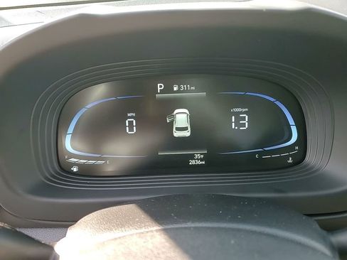 Certified 2025 Hyundai Venue Limited image 9