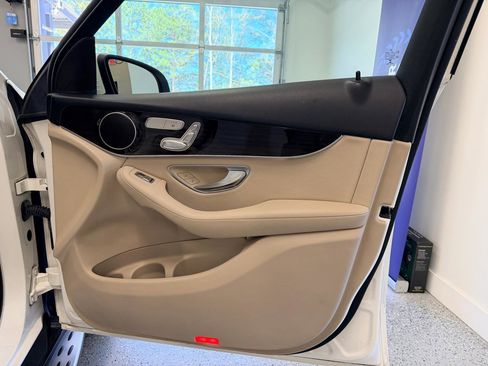 Used 2019 Mercedes-Benz GLC 300 image 25