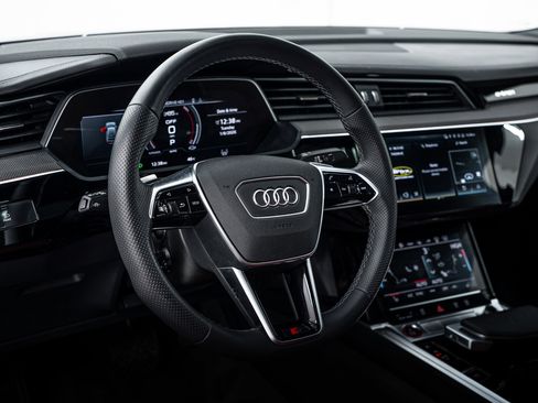 Certified 2023 Audi e-tron S Prestige image 11
