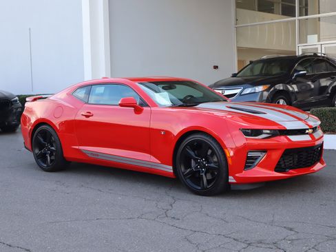 Used 2018 Chevrolet Camaro SS image 2