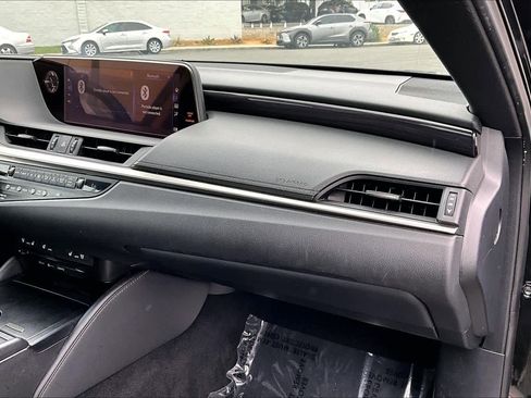 Used 2020 Lexus ES 300h w/ Premium Package FWD image 18