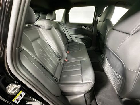 Used 2025 Audi Q4 e-tron Premium Plus w/ Premium Plus image 26