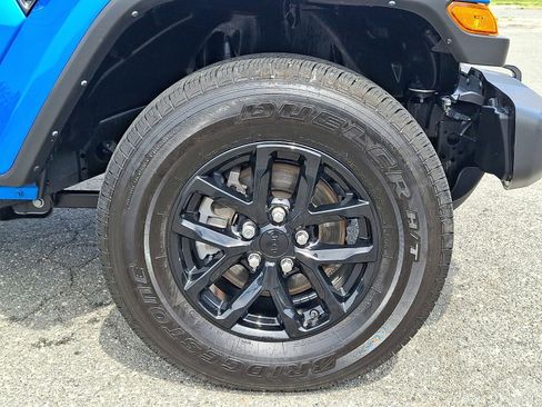 Used 2022 Jeep Gladiator Sport image 8