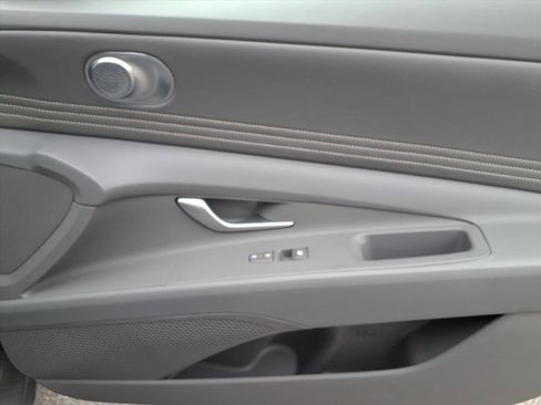 Used 2025 Hyundai Elantra Sport image 25
