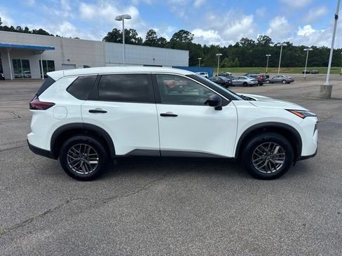 Used 2024 Nissan Rogue S FWD image 4