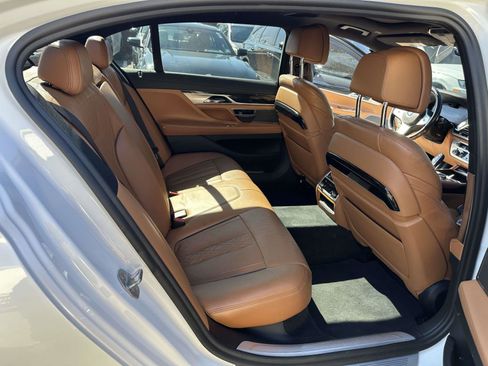 Used 2020 BMW 750i xDrive w/ M Sport Package AWD/4WD image 18