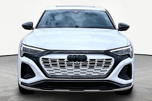 Used 2024 Audi Q8 e-tron Prestige AWD/4WD image 3