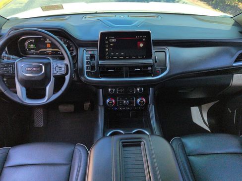 Used 2023 GMC Yukon XL SLT w/ SLT Luxury Package AWD/4WD image 14