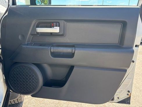 Used 2013 Toyota FJ Cruiser 4WD w/ Convenience Pkg image 27