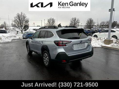 Used 2023 Subaru Outback Premium image 7