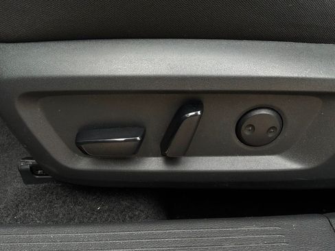 Used 2025 Nissan Rogue SV FWD image 11