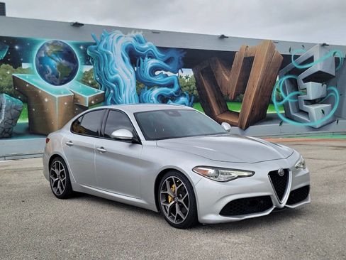 Used 2018 Alfa Romeo Giulia Ti Sport w/ Quick Order Package 22U Sport image 4