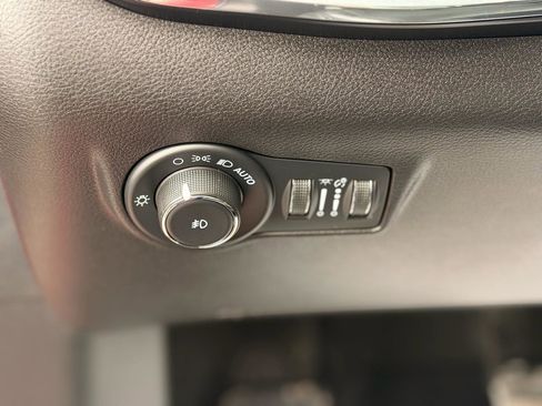 Used 2023 Jeep Compass Limited image 11