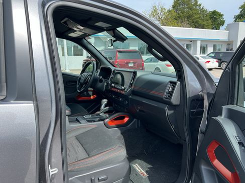 Used 2026 Nissan Frontier PRO-4X AWD/4WD image 12