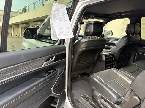 Used 2022 Jeep Wagoneer Series II w/ Premium Group I AWD/4WD image 27