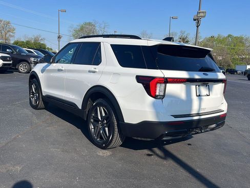 Used 2025 Ford Explorer ST-Line w/ ST-Line Street Pack AWD/4WD image 3