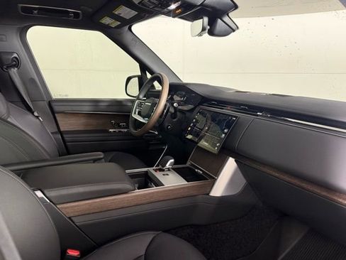 New 2025 Land Rover Range Rover SE image 33