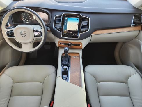 Used 2022 Volvo XC90 T6 Momentum w/ Advanced Package image 33