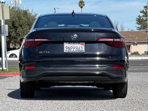 Used 2024 Volkswagen Jetta Sport image 9