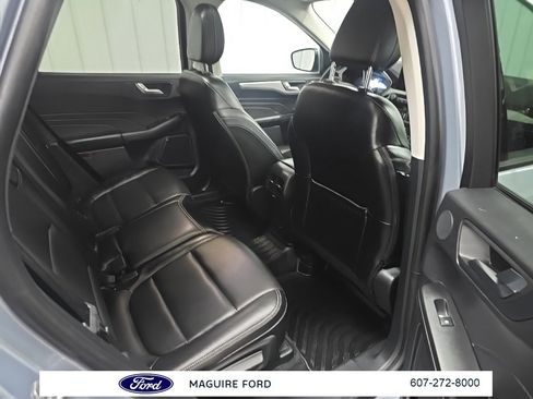 Used 2022 Ford Escape SEL w/ Technology Package image 18