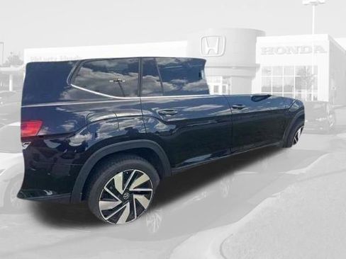 Used 2024 Volkswagen Atlas SE FWD image 2