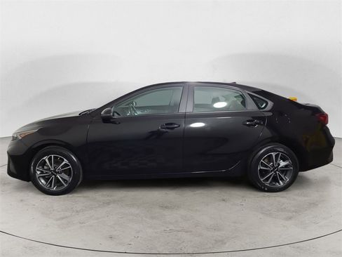 Used 2023 Kia Forte LXS w/ LXS Technology Package image 2