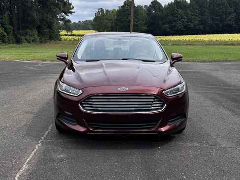 Used 2016 Ford Fusion SE FWD image 3