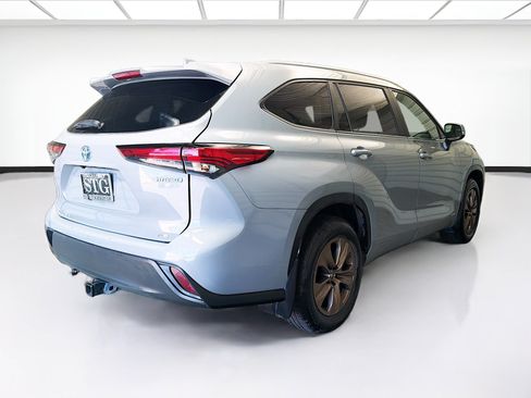 Used 2023 Toyota Highlander Bronze Edition AWD/4WD image 4