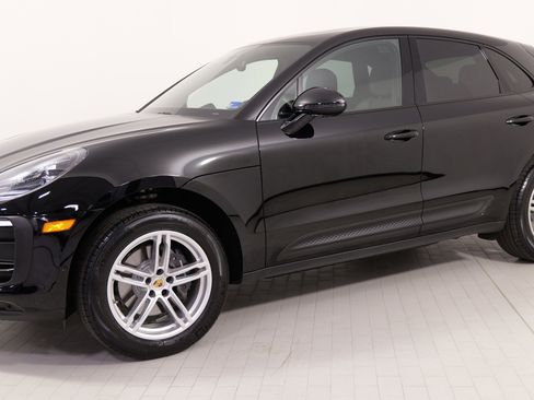 Used 2025 Porsche Macan image 1