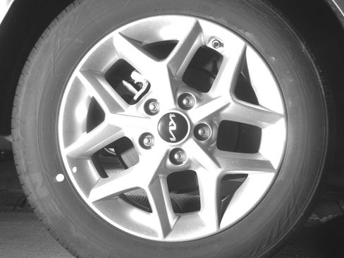 Used 2025 Kia Soul LX w/ LX Technology Package FWD image 15